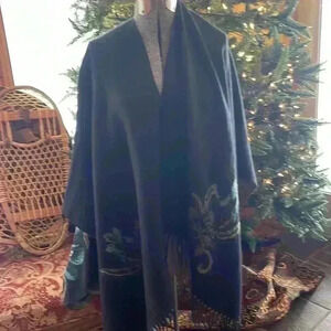 Beautiful black woman’s shawl. Super soft. No brand name.